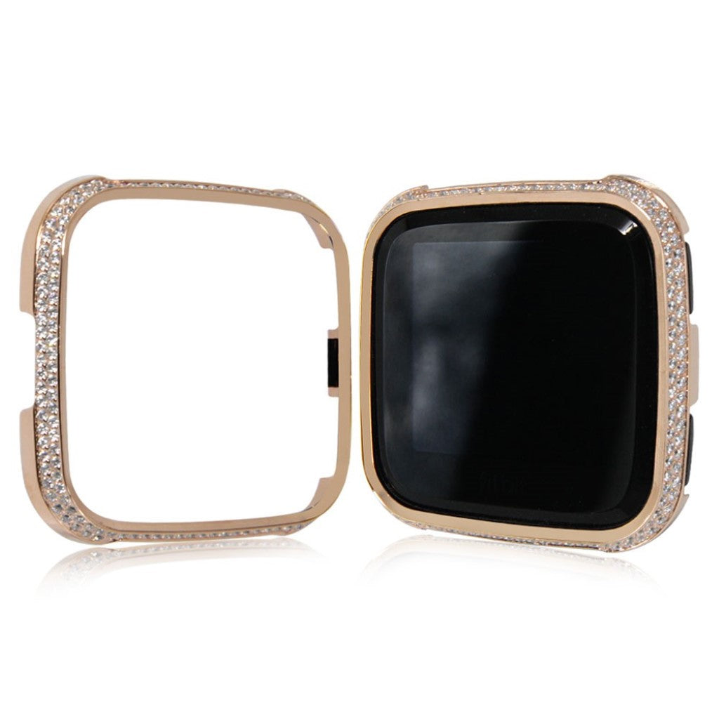 godt-metal-og-rhinsten-cover-passer-til-fitbit-versa-1_1.jpg Godt Metal og Rhinsten Cover passer til Fitbit Versa 1 Levere
